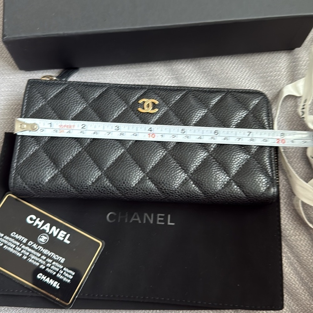 Chanel Black Quilted Leather Wallet - Picture 12 of 17